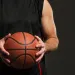 front-view-basketball-held-by-male-player-with-copy-space fot. freepik