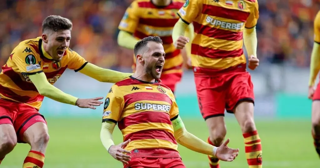 Jagiellonia Białystok football players celebrating a goal in a UEFA Conference League match