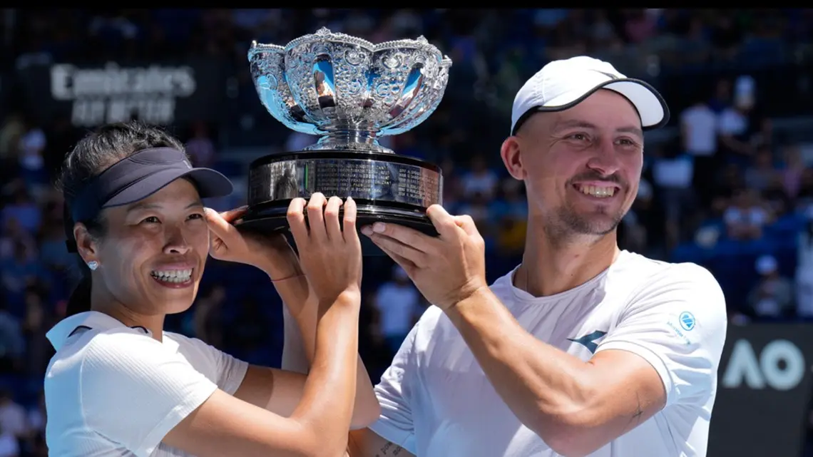 Jan Zielinski and Gabriela Dabrowski holding the Australian Open mixed doubles trophy