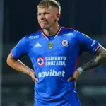 Mateusz Bogusz w niebieskiej koszulce klubu Cruz Azul
