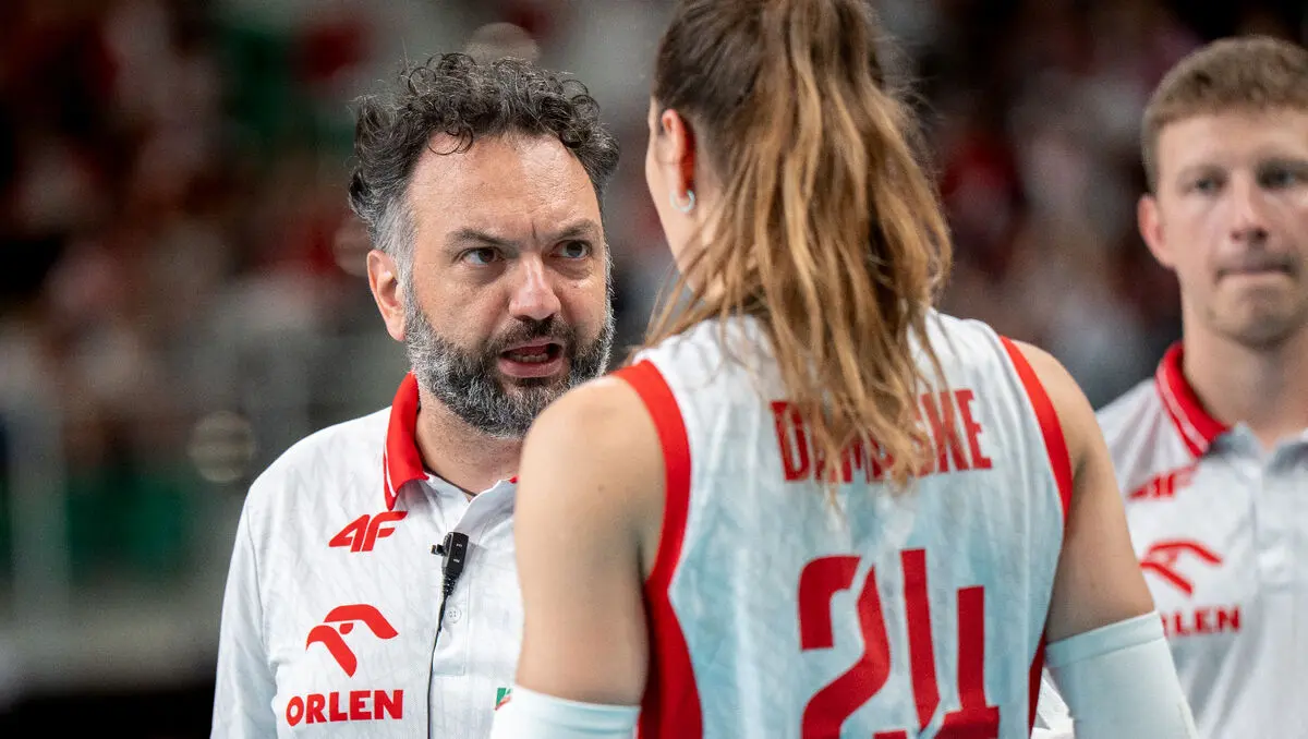 Stefano Lavarini, head coach of the Polish women's national volleyball team, talking to a player